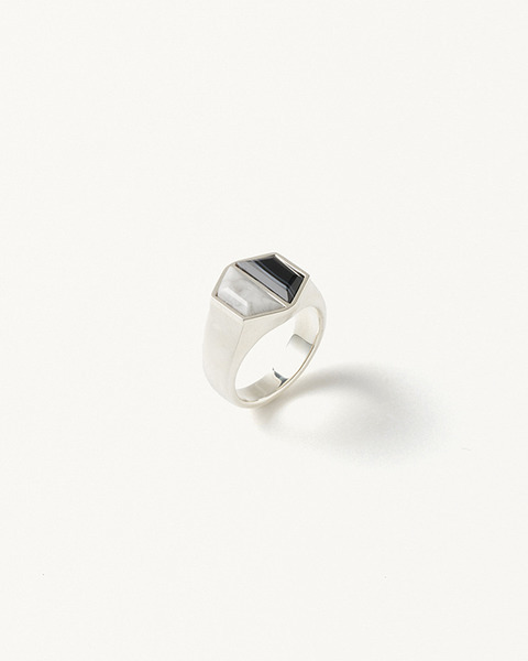 W TM RING ONYX  HOWLITE