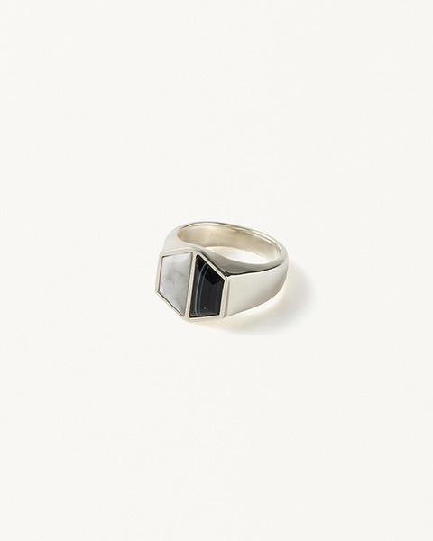 W TM RING ONYX  HOWLITE