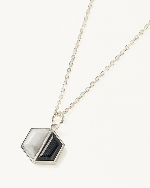 W TM NECKLACE ONYX  HOWLITE